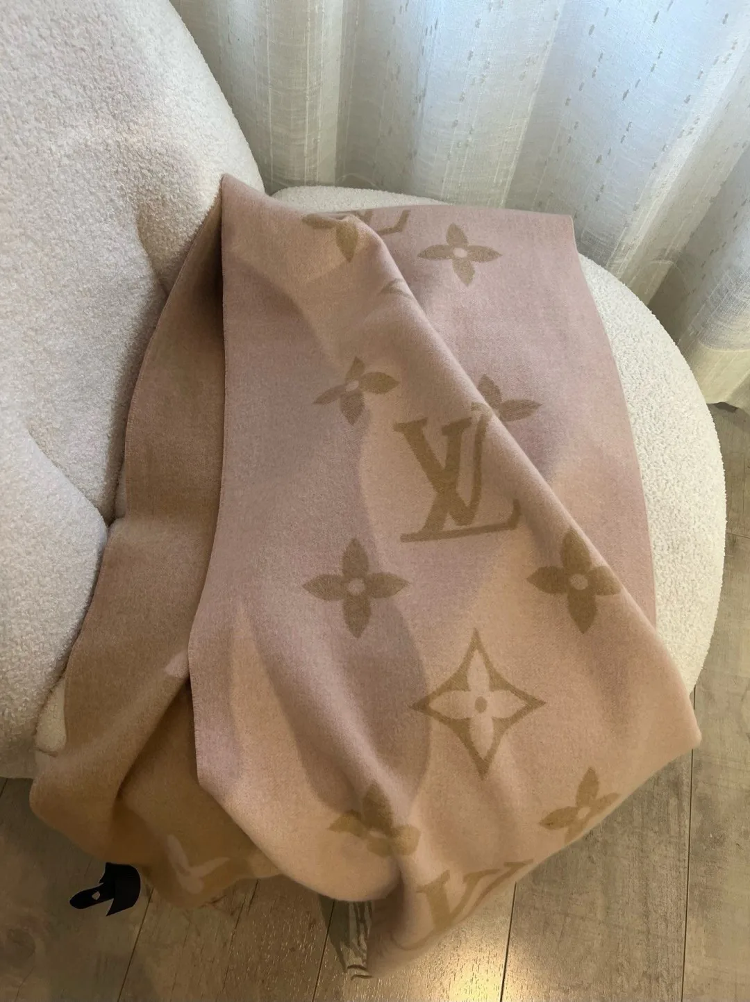 Scarves LOUIS VUITTON 18141173