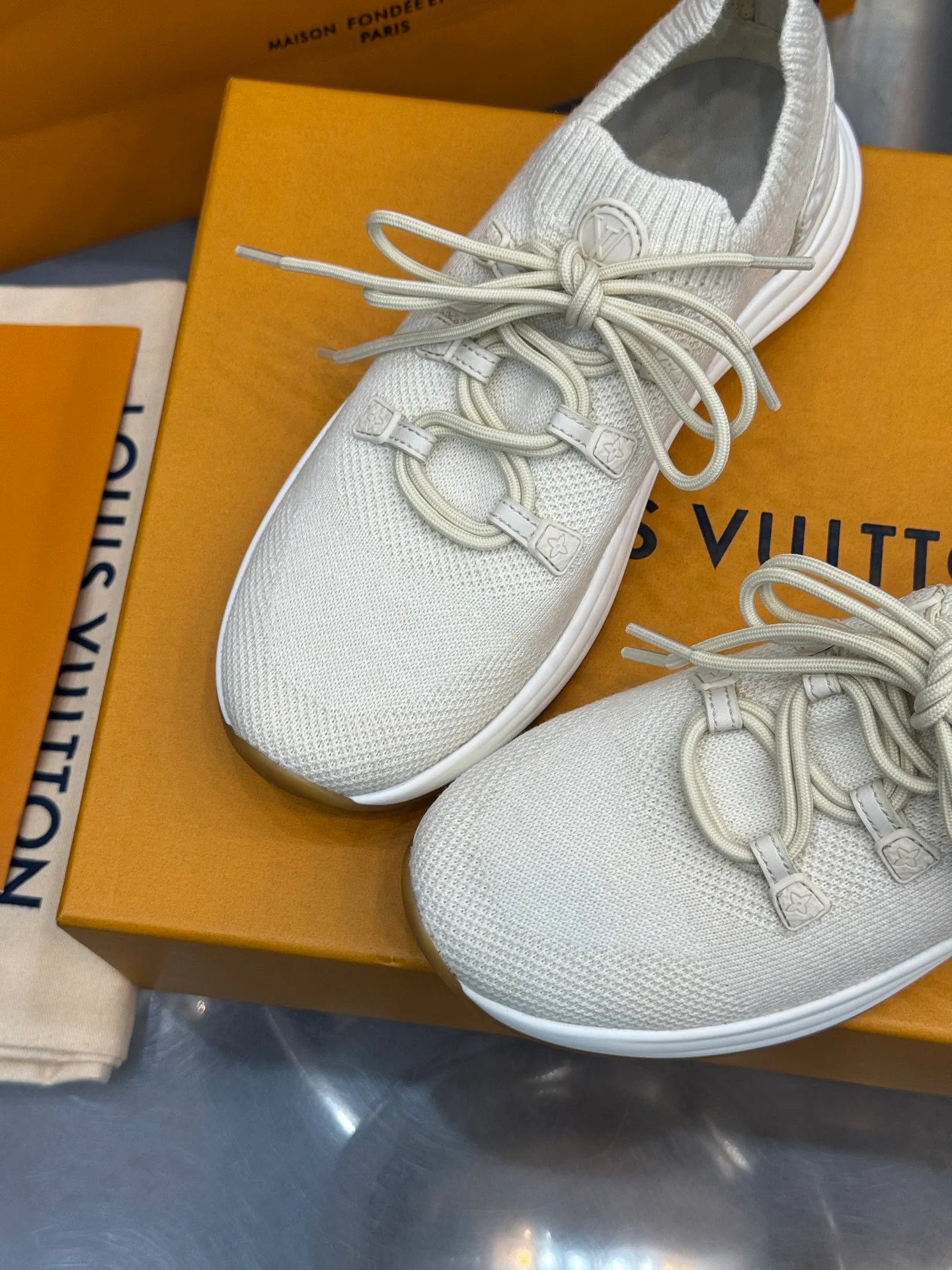 Women's Sneakers LOUIS VUITTON 18202472