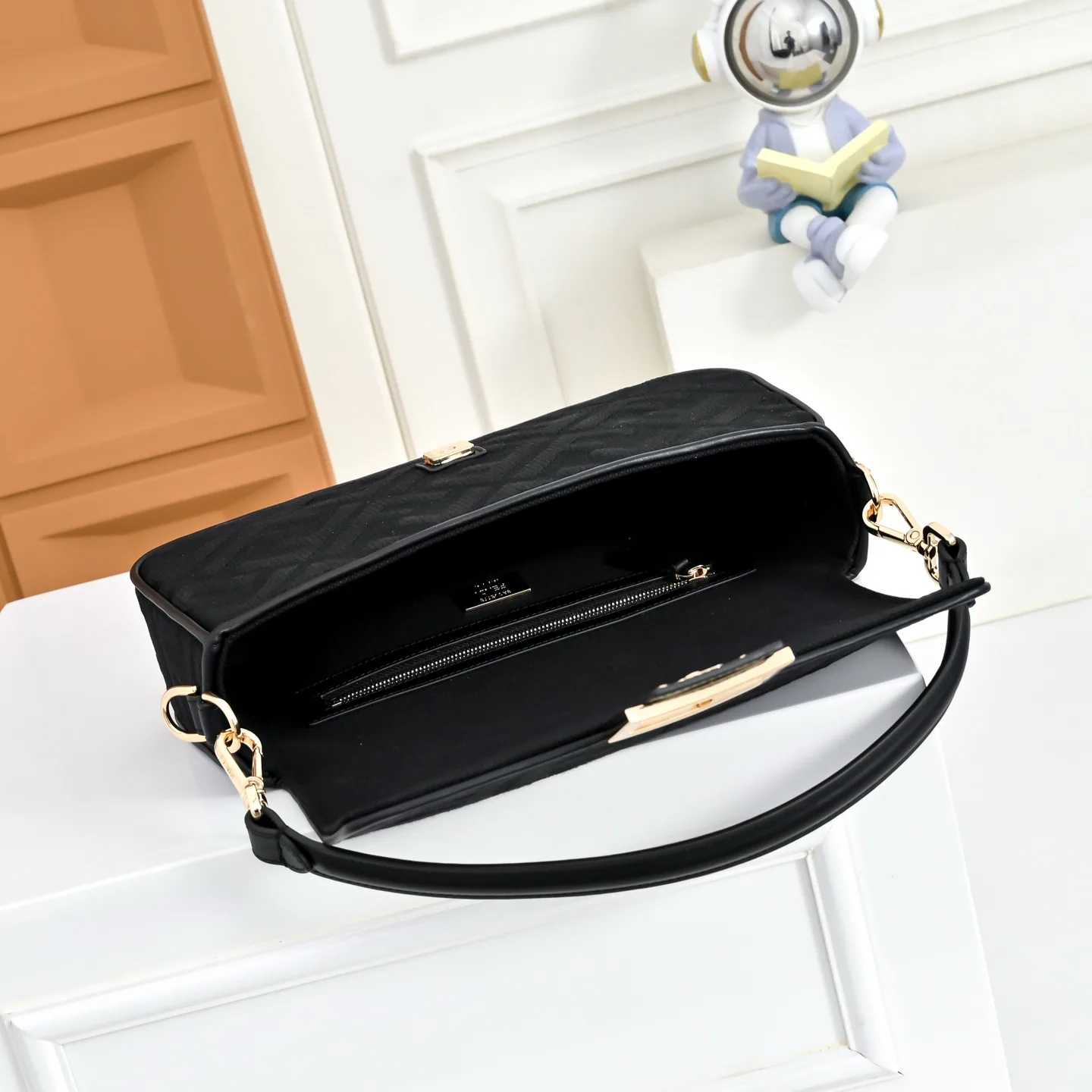 Women's Classic Handbags FENDI 18004259