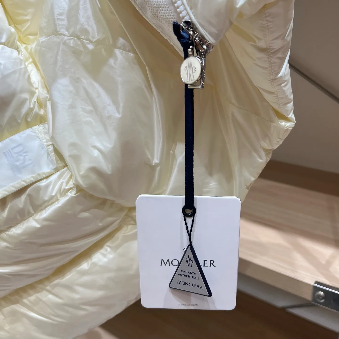Women's Jackets And Down Jackets MONCLER 18043628
