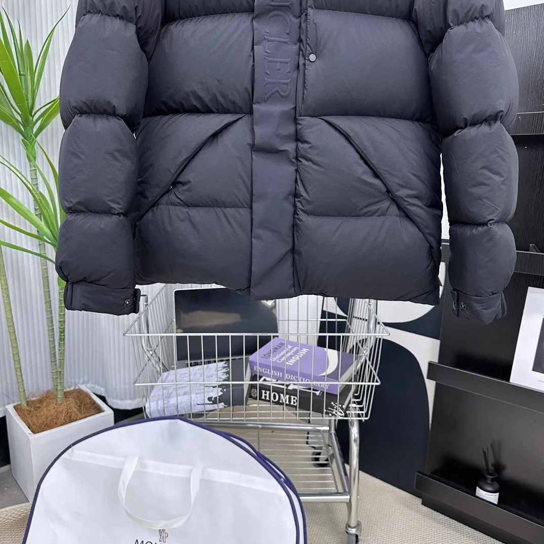 Women's Jackets And Down Jackets MONCLER 18415705