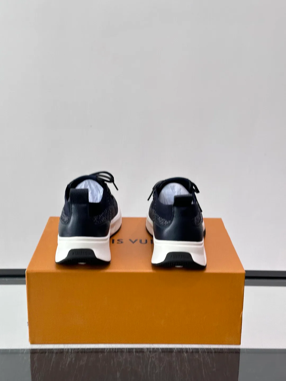 Men's Sneakers LOUIS VUITTON 18102385