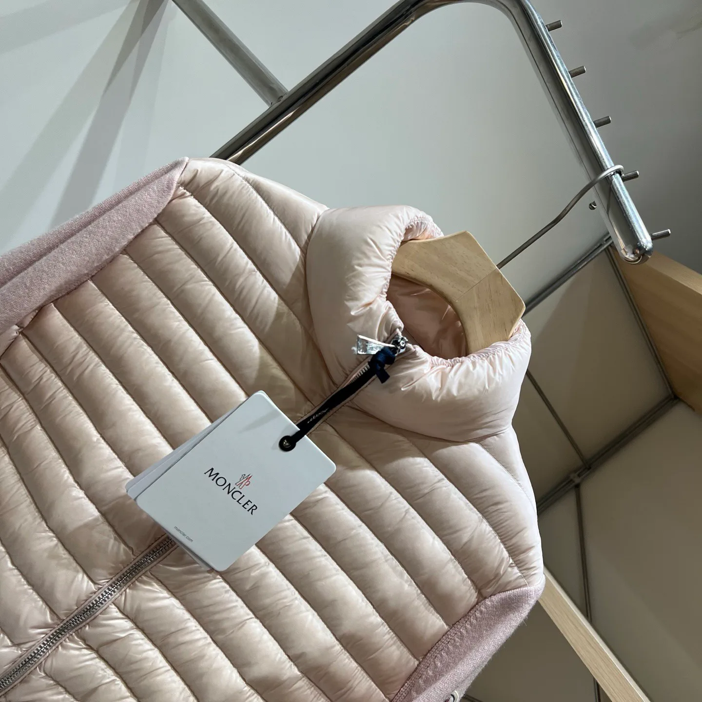 Women's Jackets And Down Jackets MONCLER 18043622