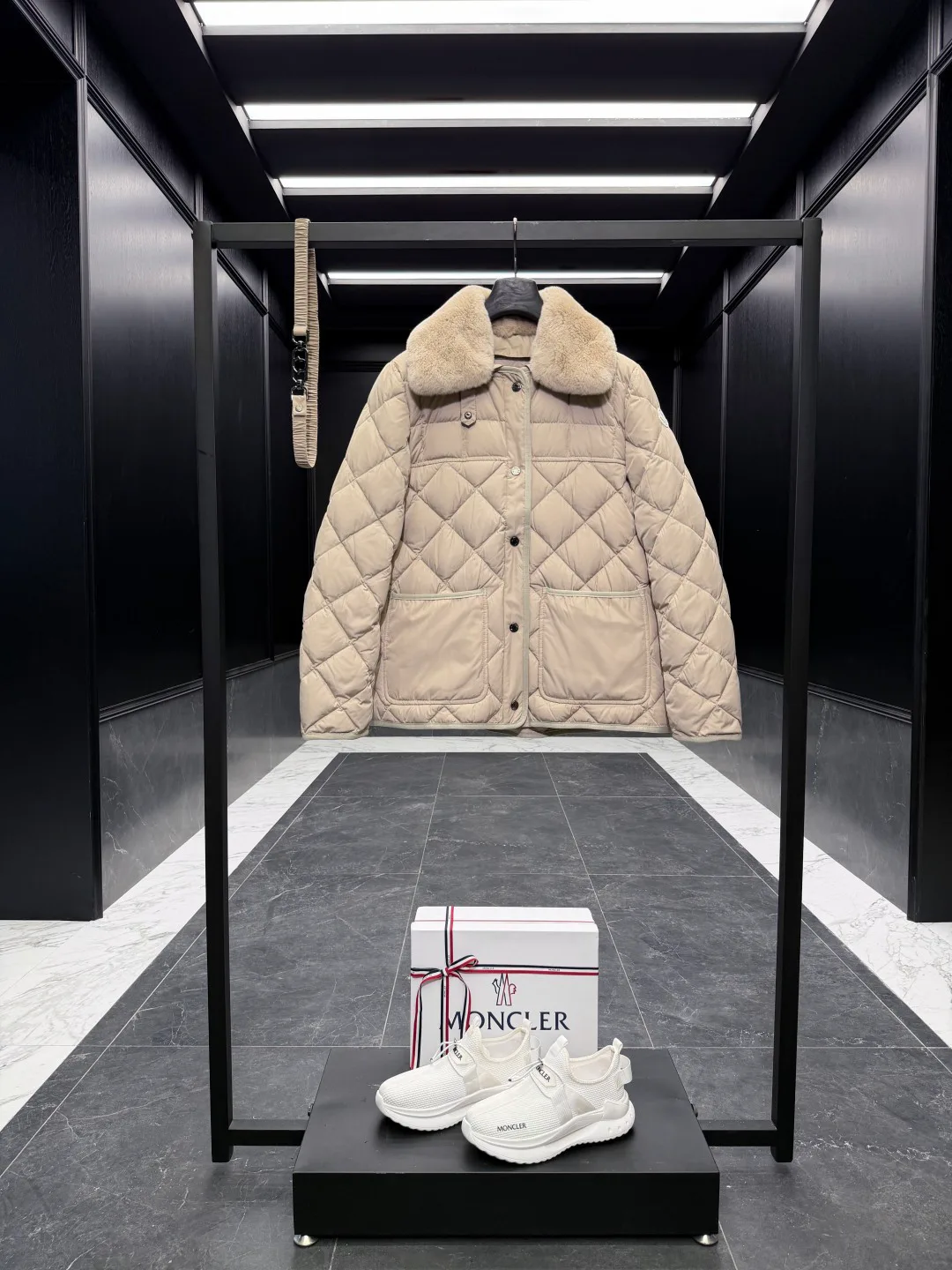 Women's Jackets And Down Jackets MONCLER 17880215