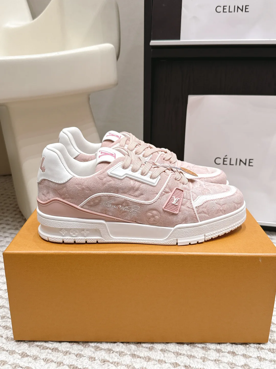 Women's Sneakers LOUIS VUITTON 17657681