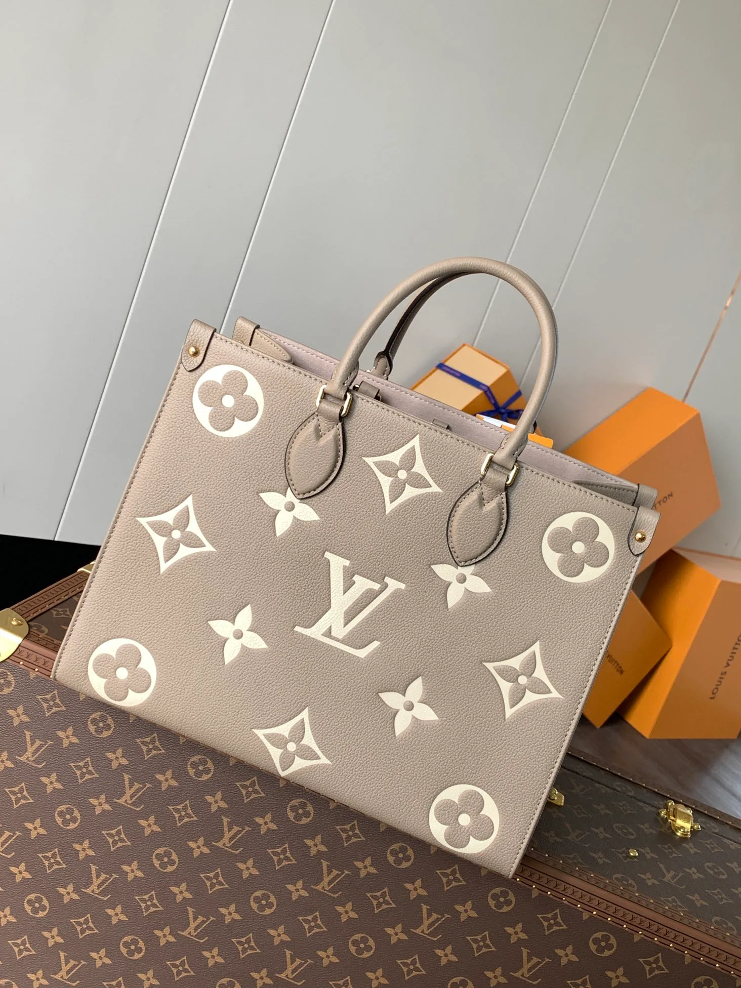 Women's Classic Handbags LOUIS VUITTON 18148126