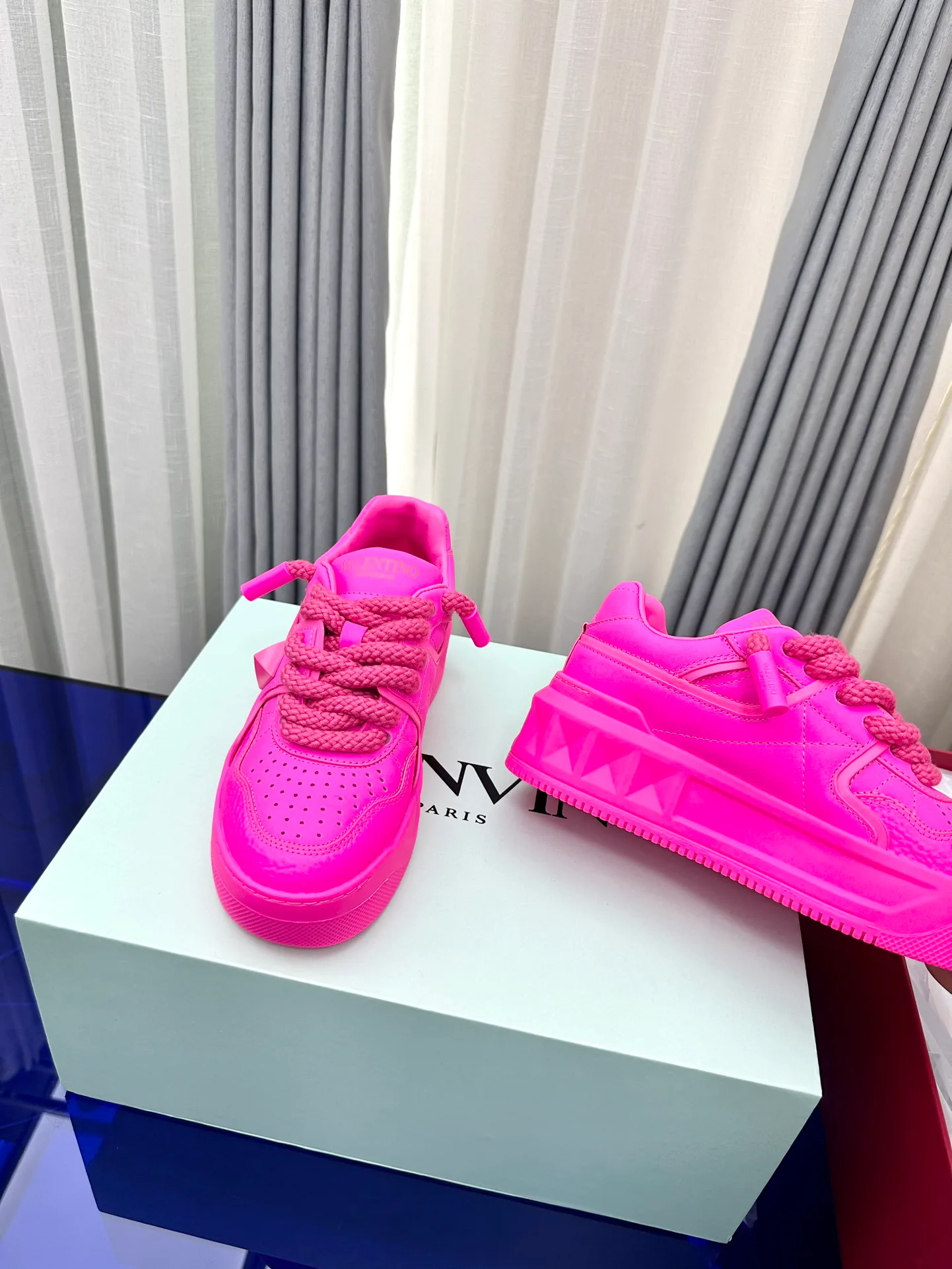 Women's Sneakers VALENTINO 17948609
