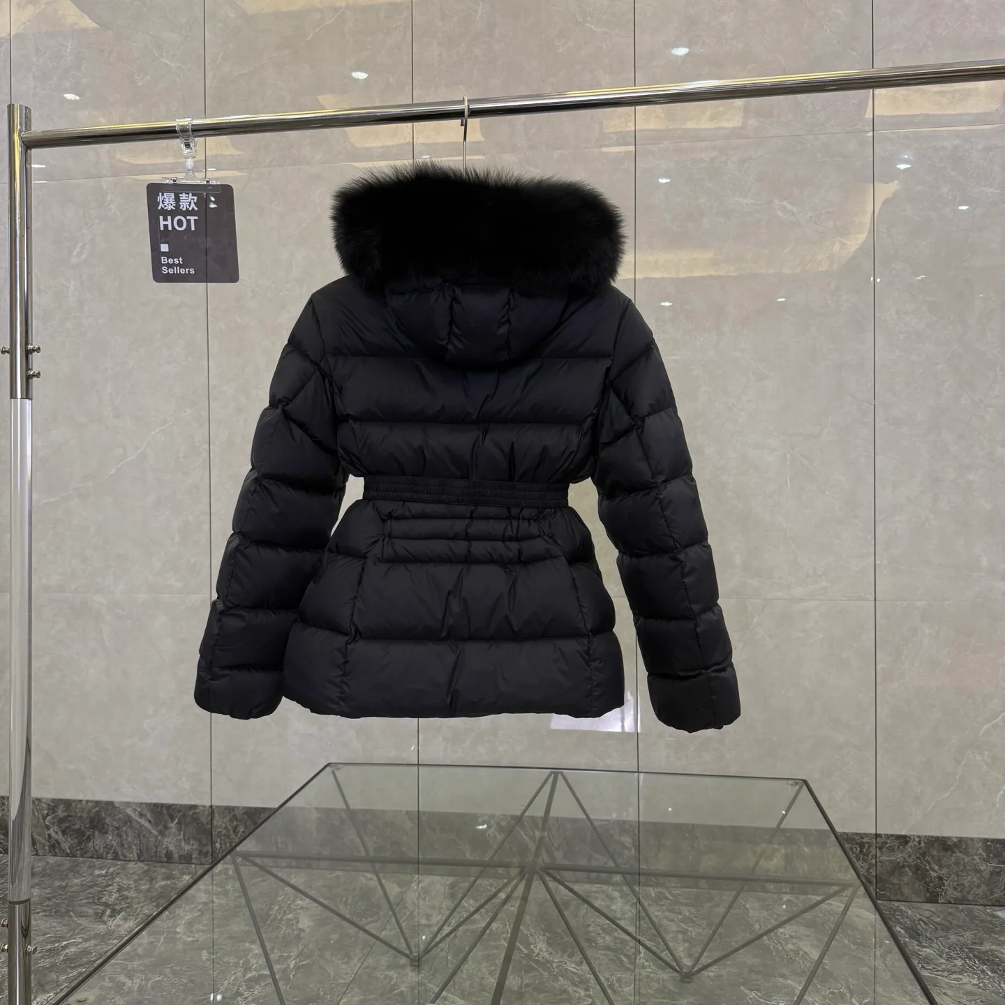 Women's Jackets And Down Jackets MONCLER 17949910