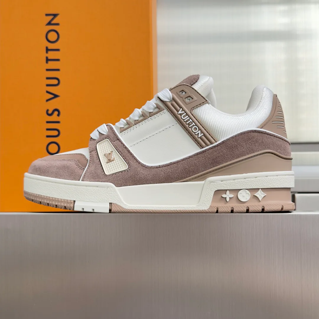 Women's Sneakers LOUIS VUITTON 17950308