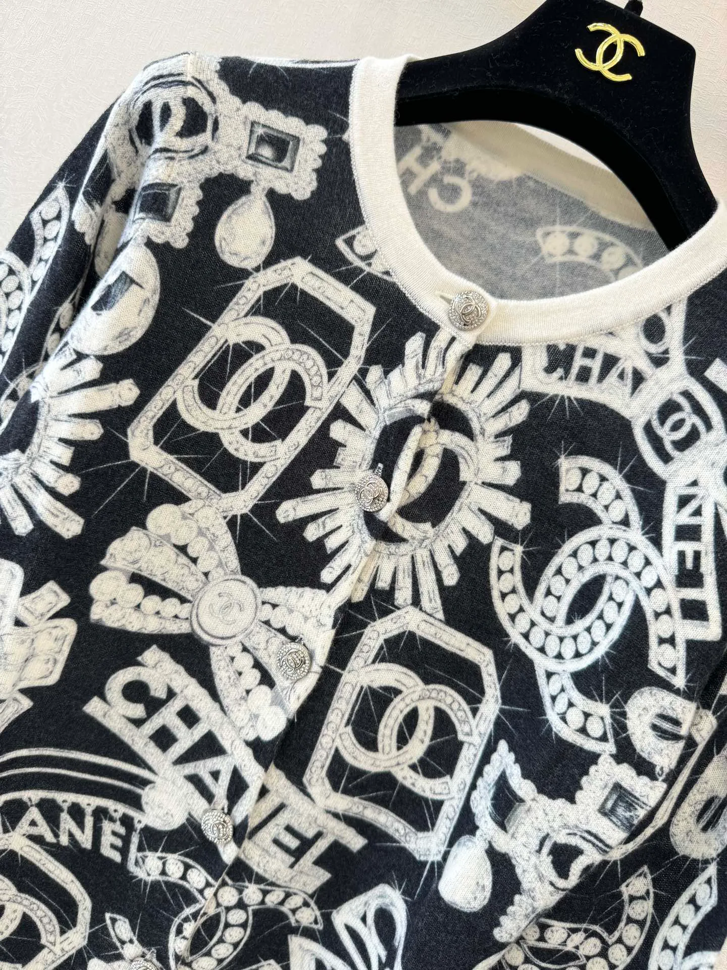 Women's Jumpers And Sweaters CHANEL 18137800