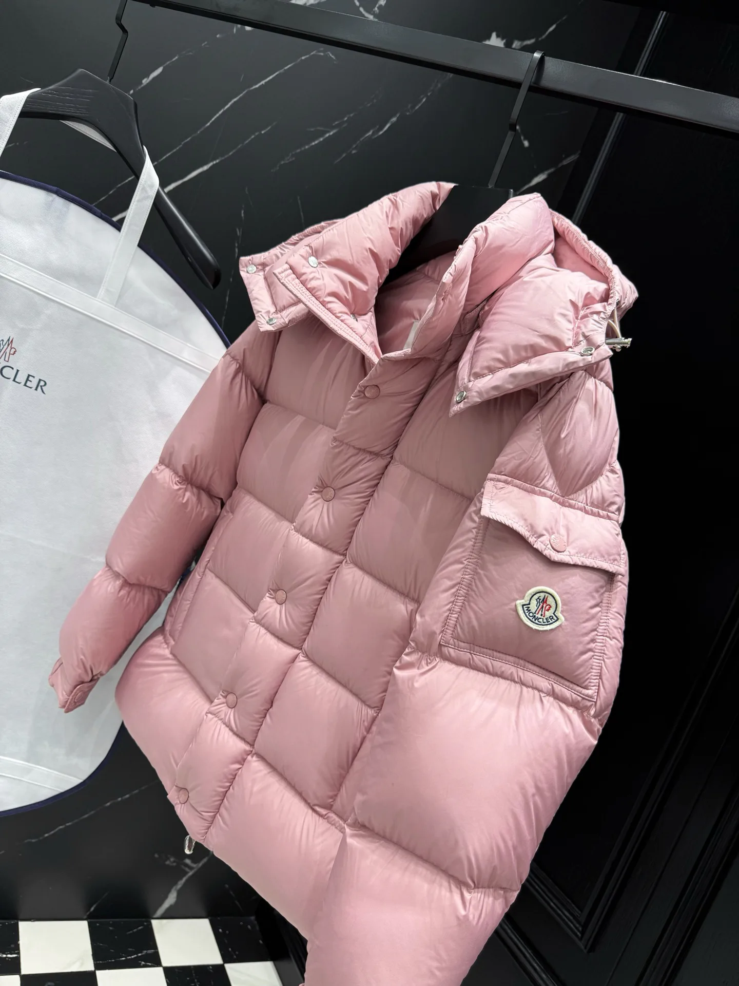 Women's Jackets And Down Jackets MONCLER 18035671