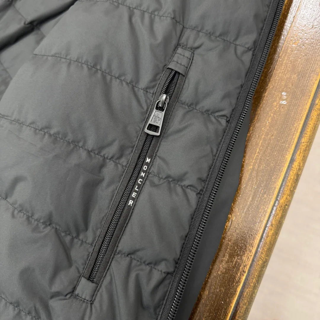 Men's Jackets And Down Jackets MONCLER 17827402