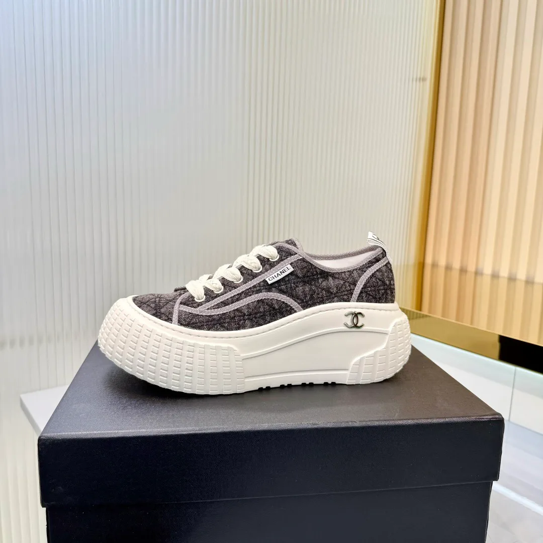 Women's Sneakers CHANEL 18366988