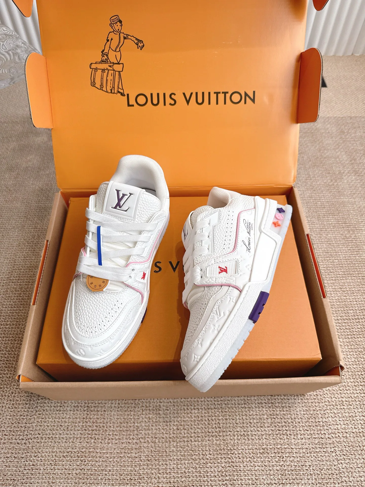 Women's Sneakers LOUIS VUITTON 18324754
