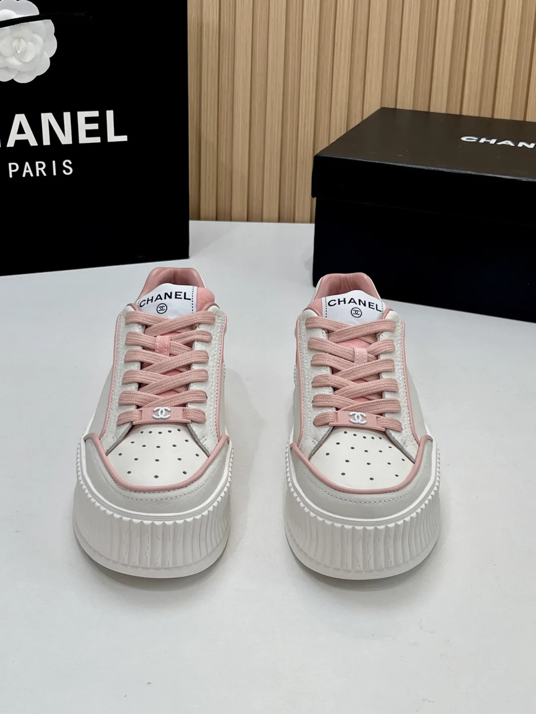 Women's Sneakers CHANEL 18367097
