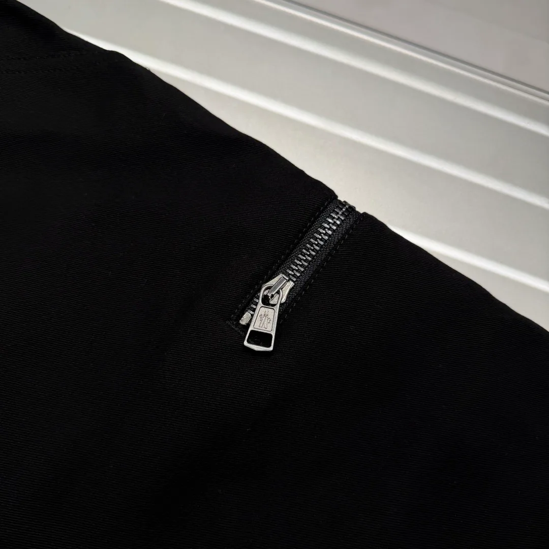 Men's Trousers MONCLER 18227963