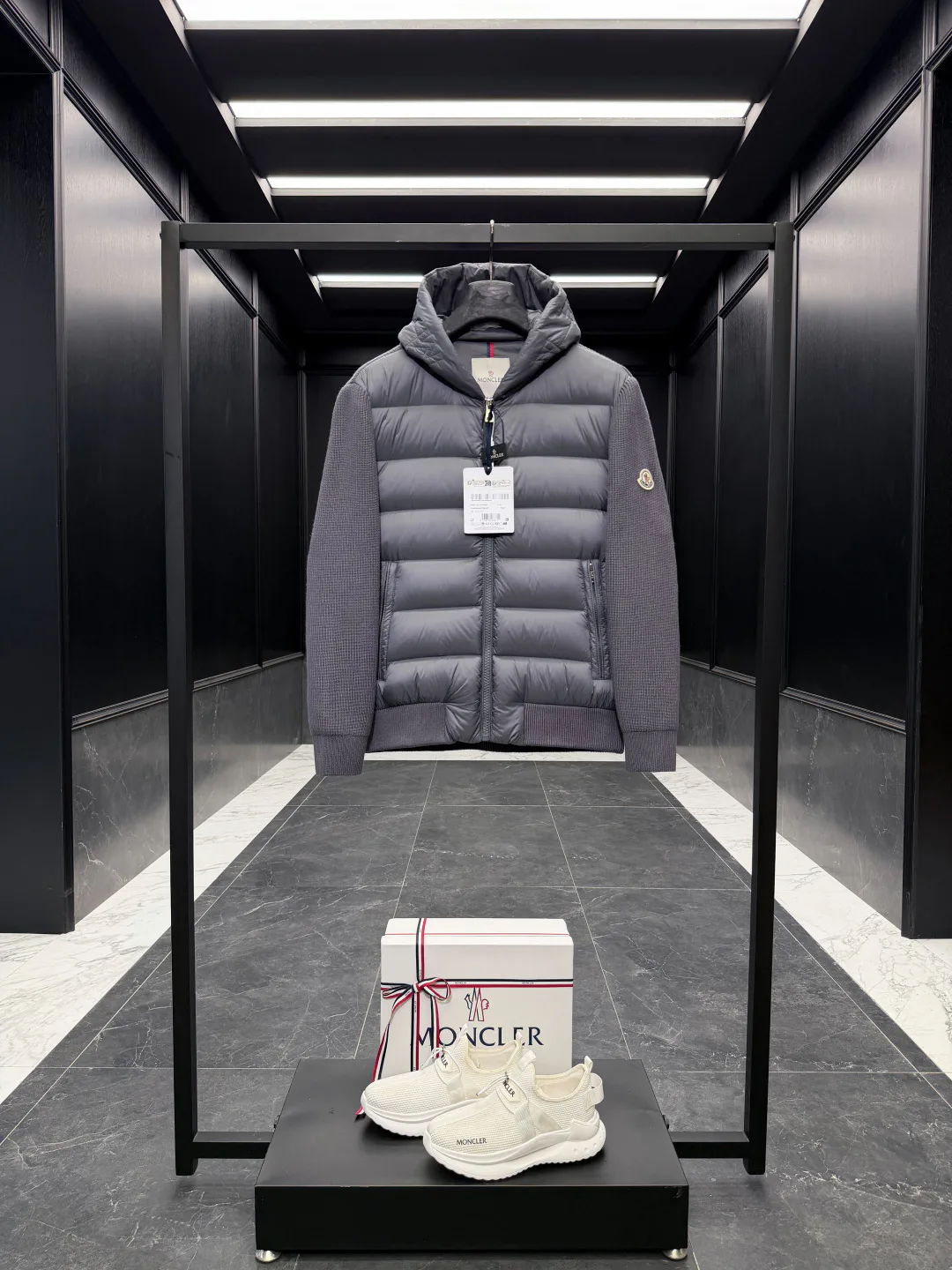 Men's Jackets And Down Jackets MONCLER 18184549