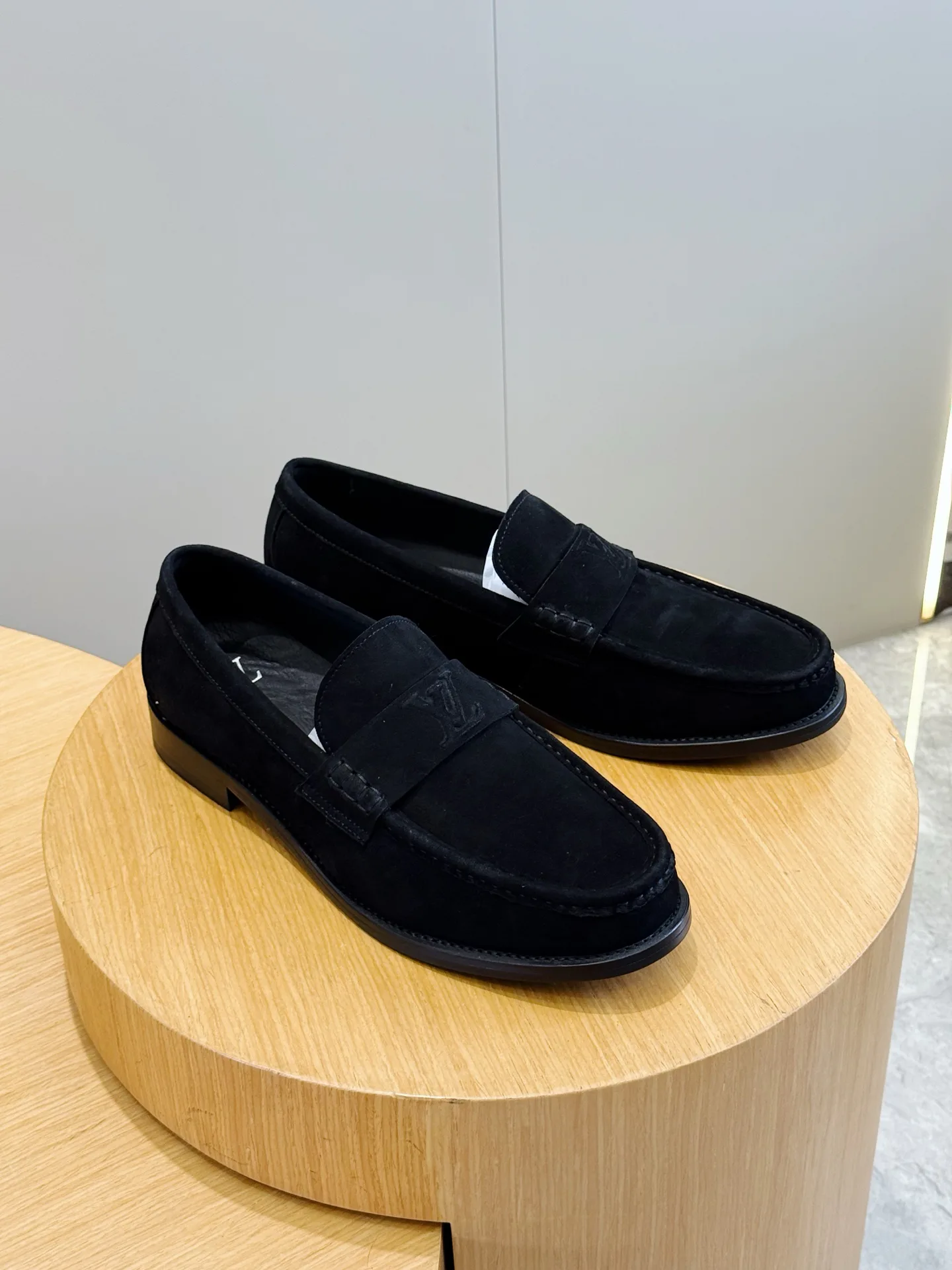 Men's Loafers And Dress Shoes LOUIS VUITTON 18247429