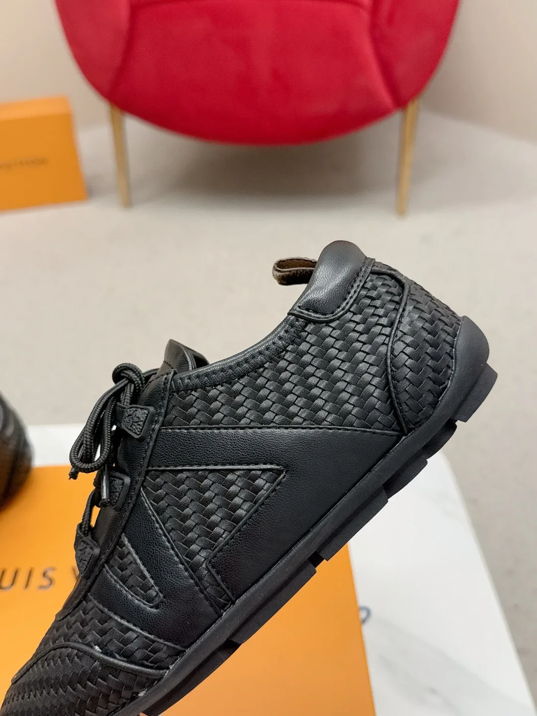 Women's Sneakers LOUIS VUITTON 17704485