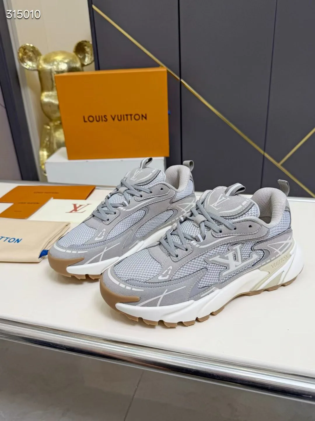 Men's Sneakers LOUIS VUITTON 17961806