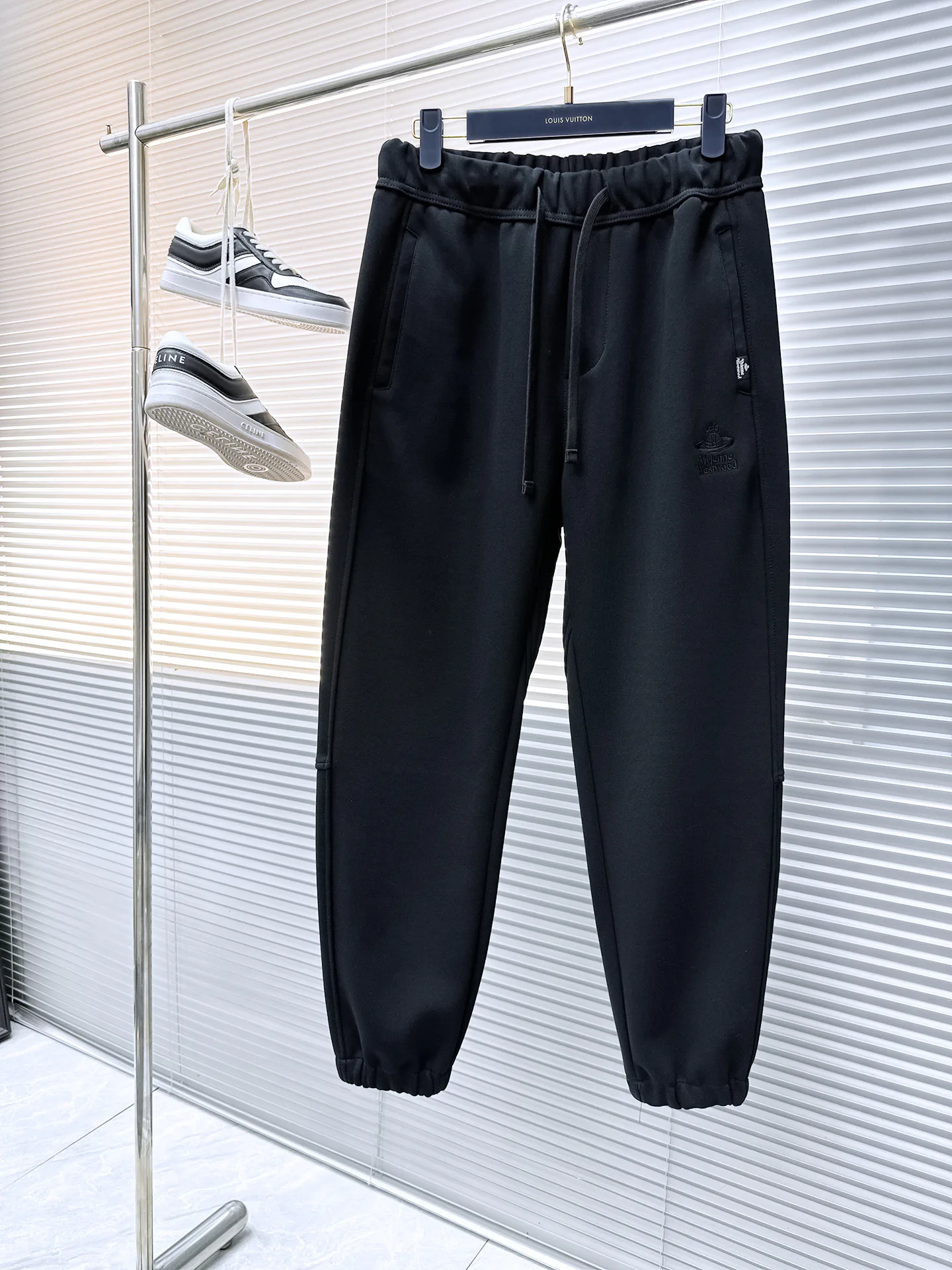 Men's Trousers VIVIENNE WESTWOOD 18197365