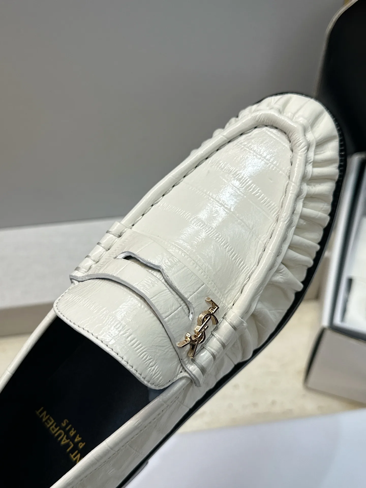 Women's Loafers And Moccasins SAINT LAURENT 18007077