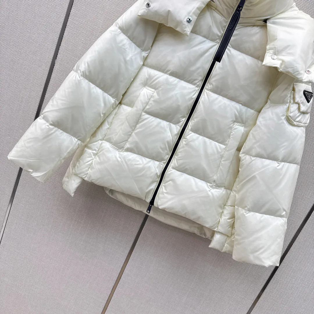 Women's Jackets And Down Jackets PRADA 18398231