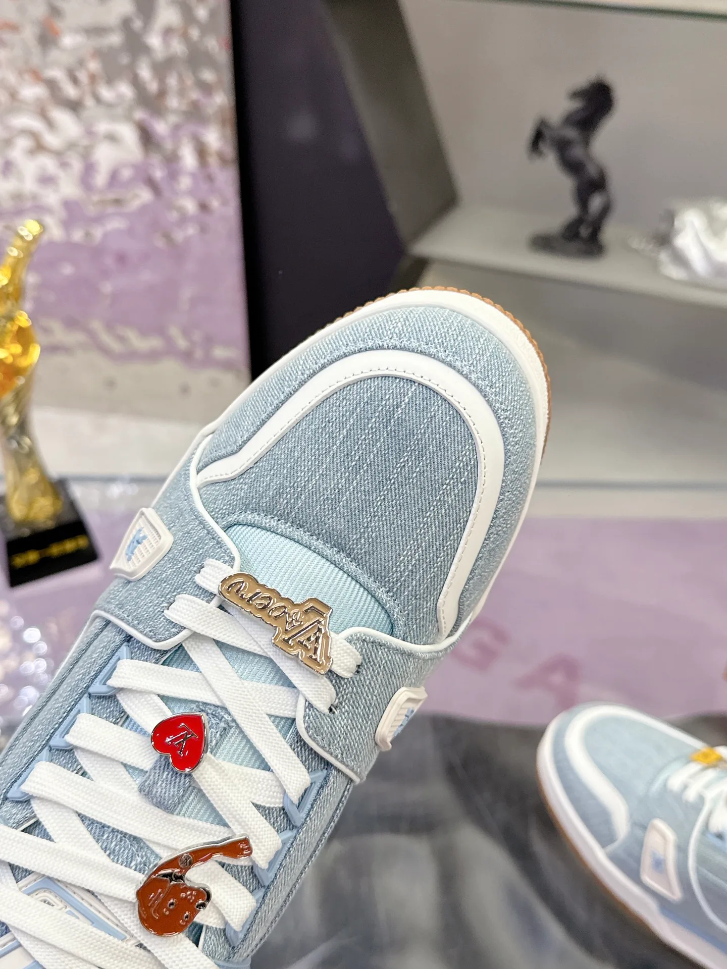 Women's Sneakers LOUIS VUITTON 18104017