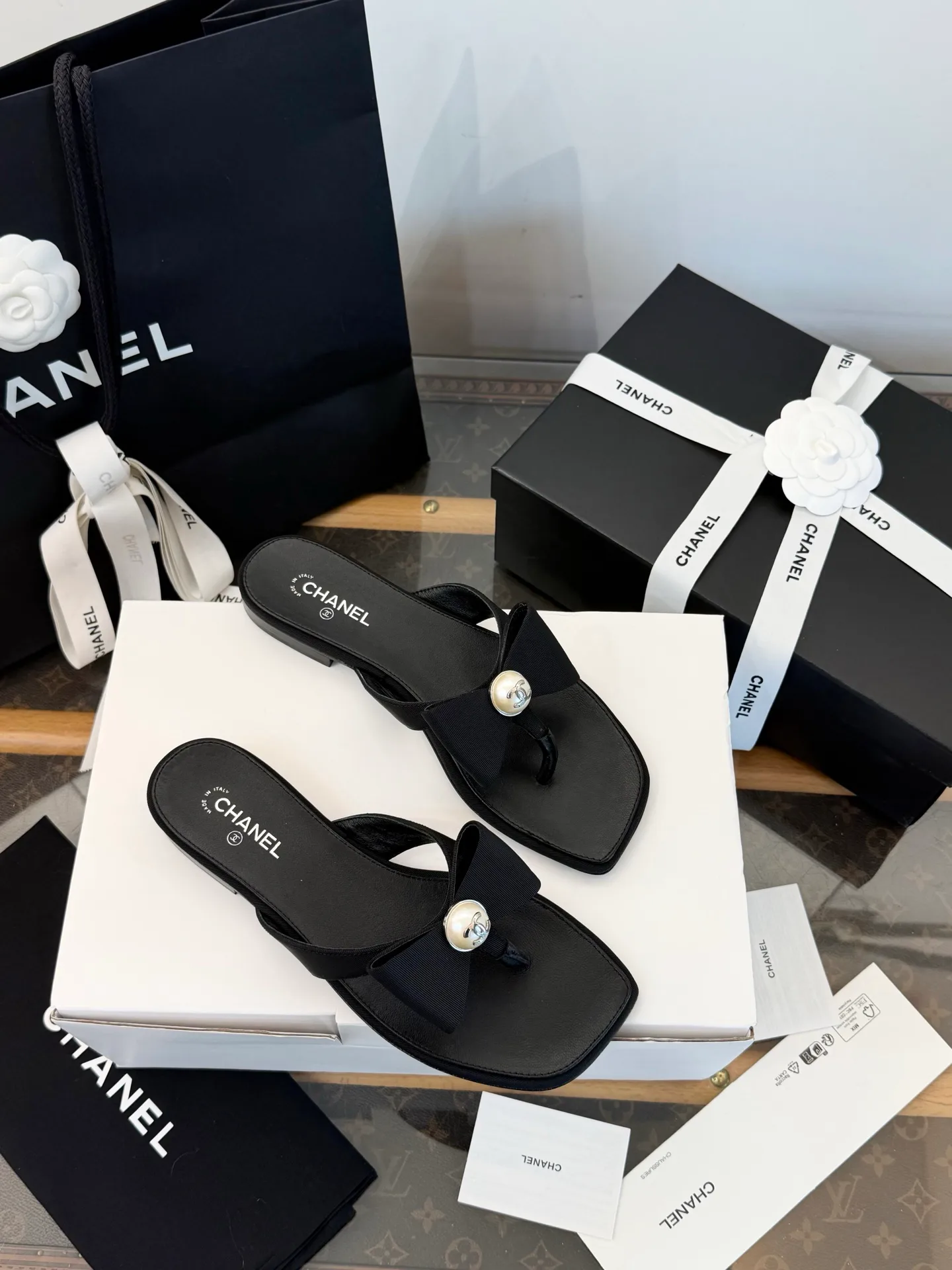 Women's Flip-Flops CHANEL 18132874