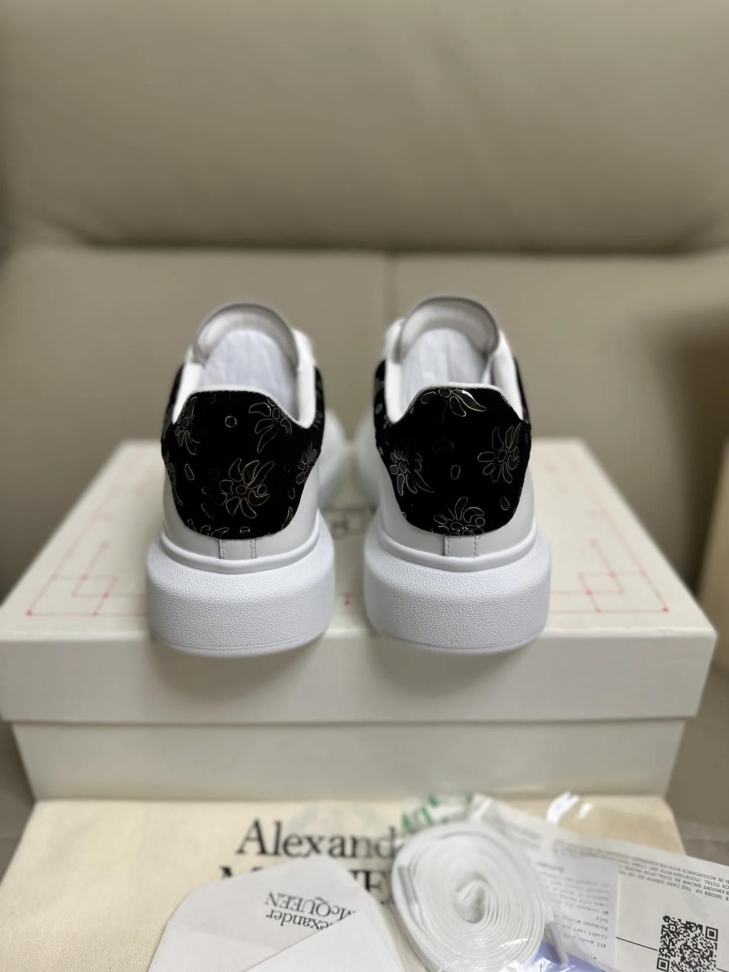 Кроссовки Женские Alexander Mcqueen 18616713