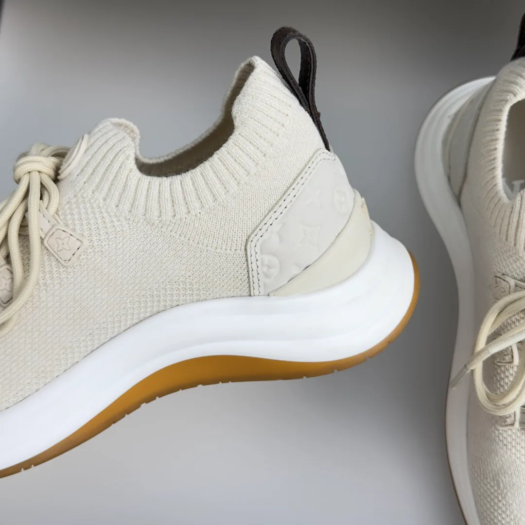 Women's Sneakers LOUIS VUITTON 17950526