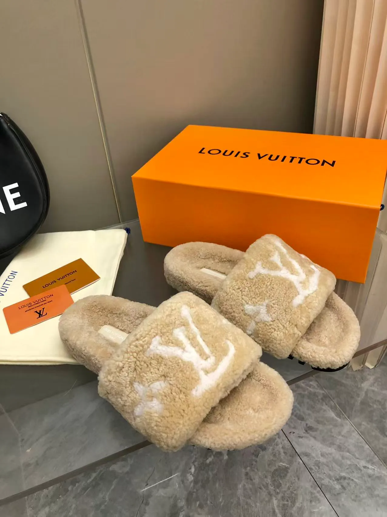 Women's Slippers LOUIS VUITTON 18034643