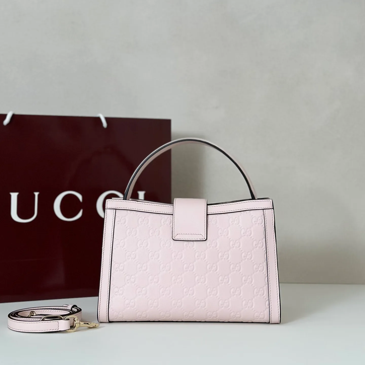 Women's Classic Handbags GUCCI 18310133