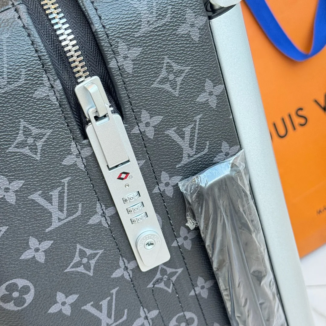 Suitcases LOUIS VUITTON 17675221