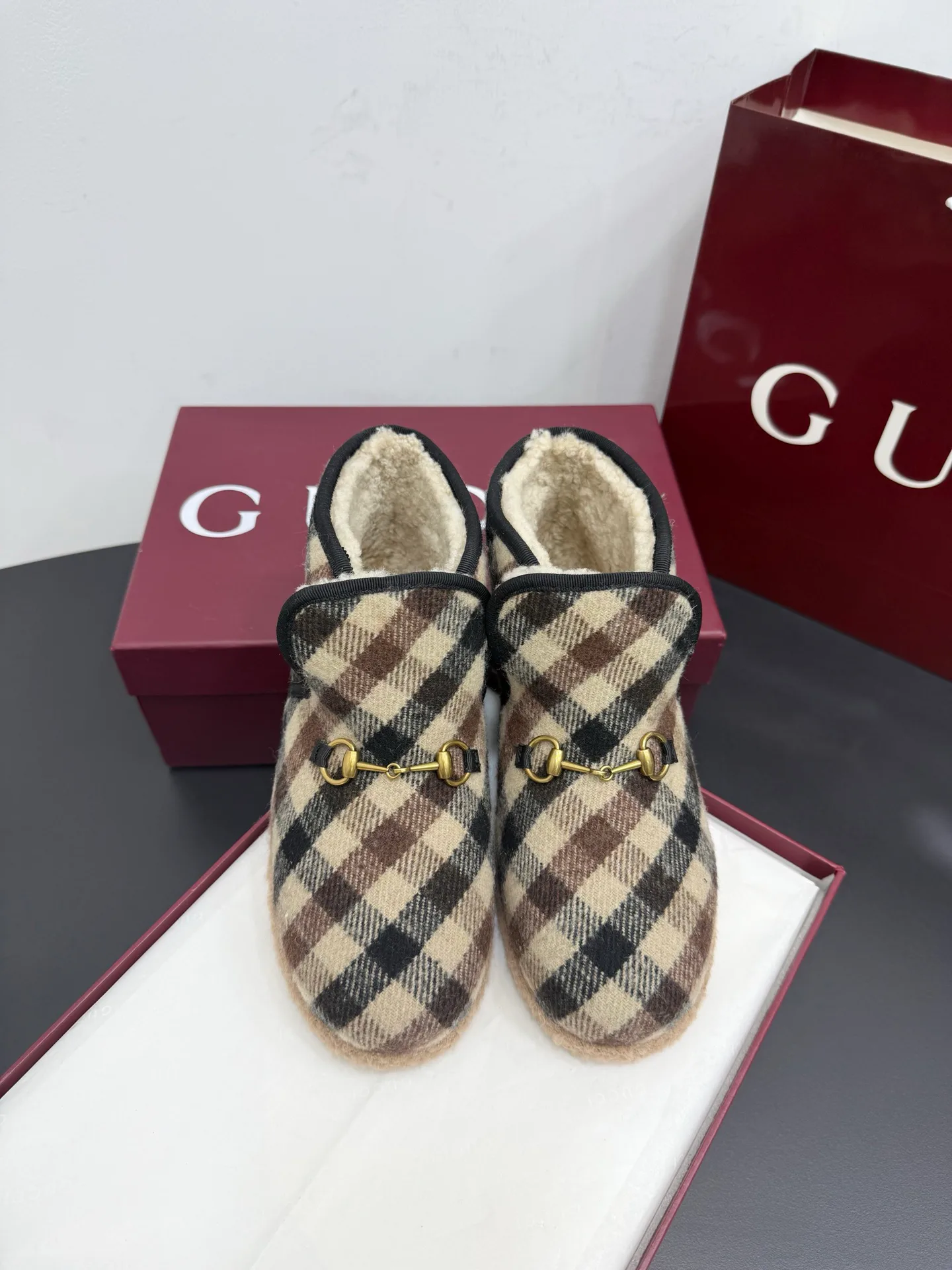 Women's Ugg Boots GUCCI 18393448