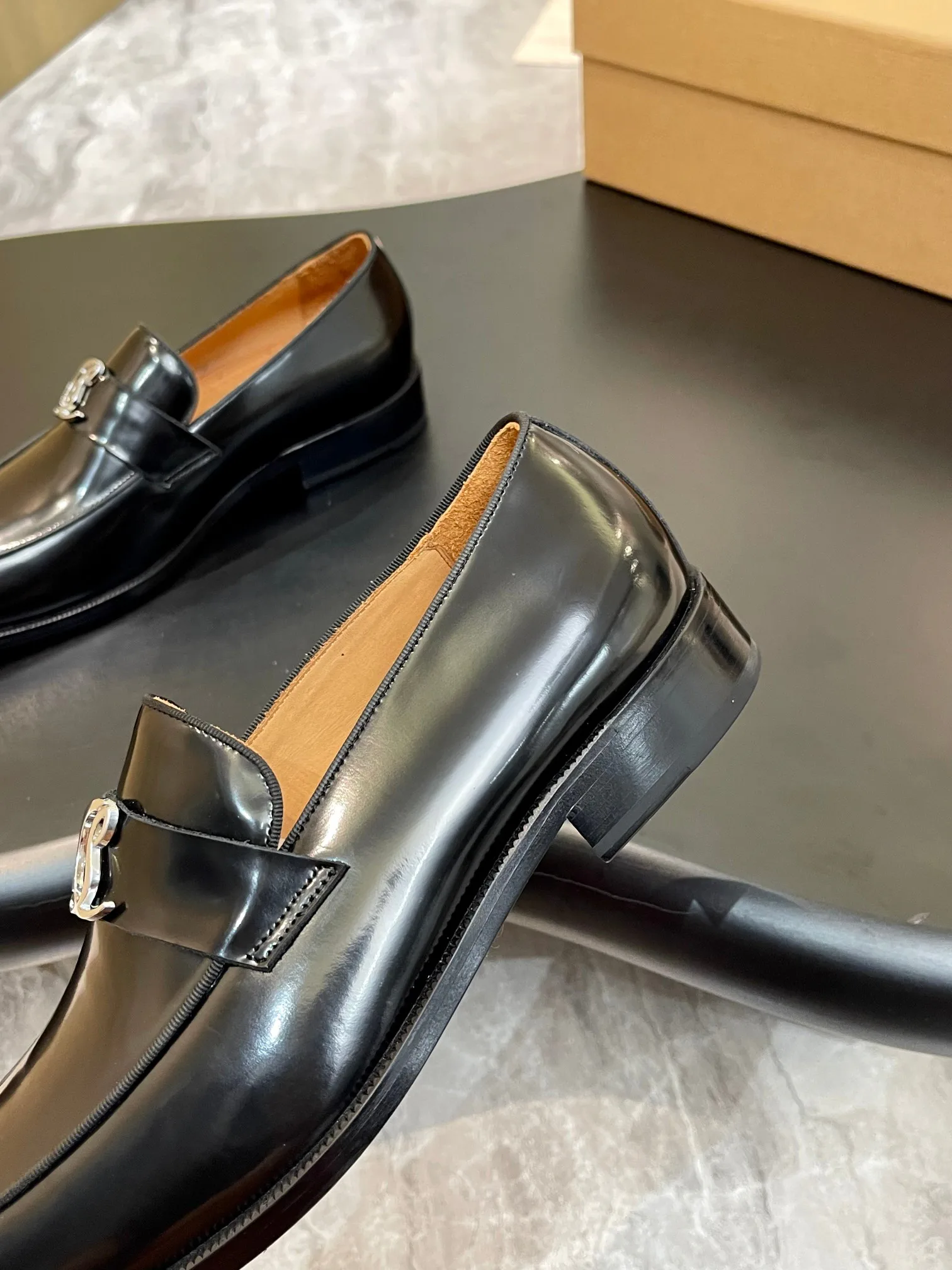 Men's Loafers And Dress Shoes CHRISTIAN LOUBOUTIN 18119112