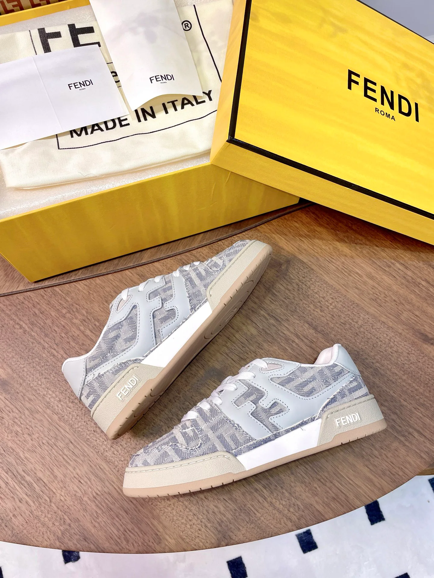 Women's Sneakers FENDI 17957354