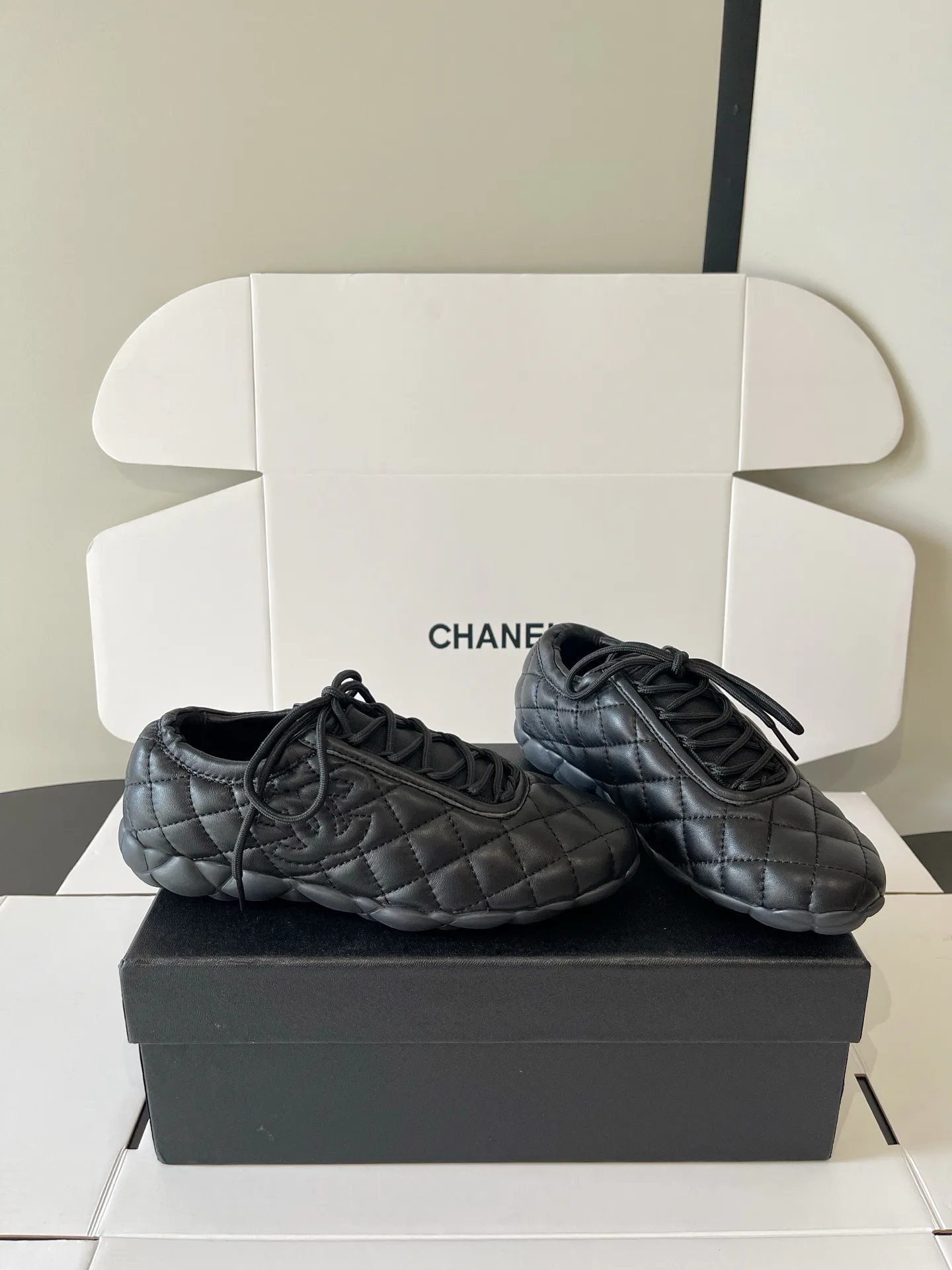 Women's Sneakers CHANEL 18437957