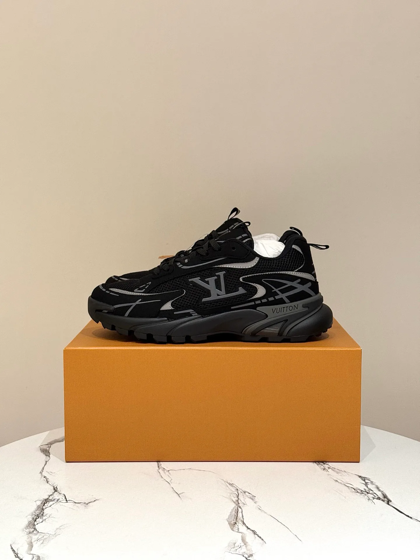 Women's Sneakers LOUIS VUITTON 17872795