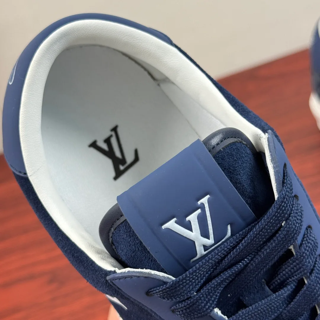 Men's Sneakers LOUIS VUITTON 18100489