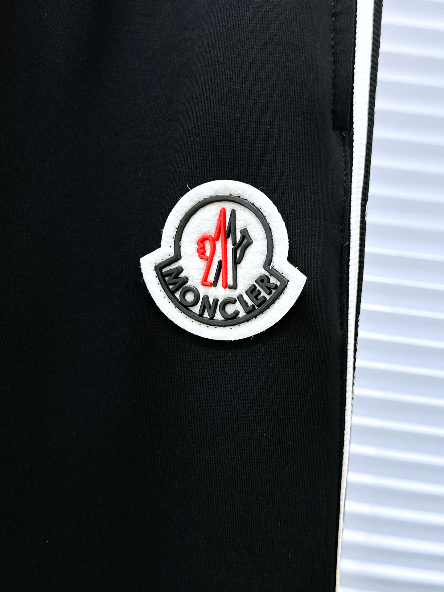 Men's Trousers MONCLER 18197369