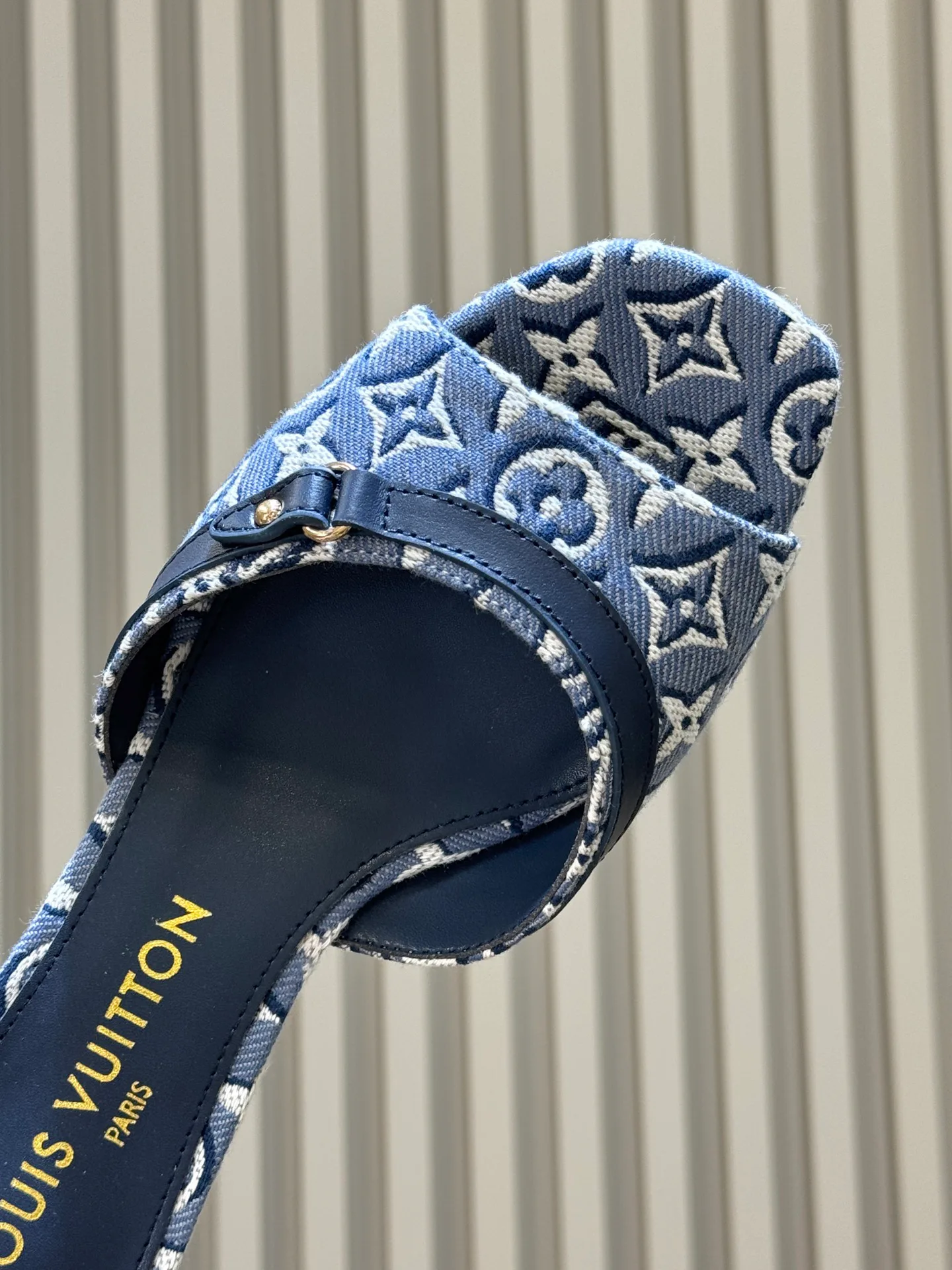 Women's Open-Toe Sandals LOUIS VUITTON 18073177