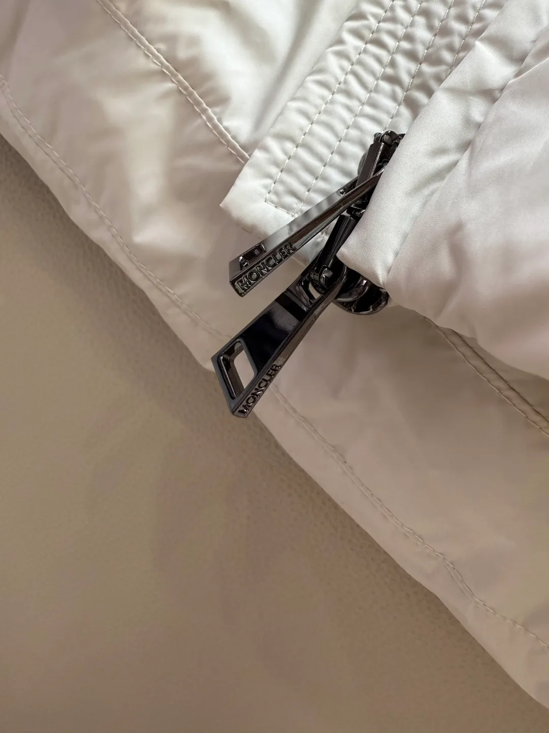 Куртки И Пуховики Женские Moncler 18629925