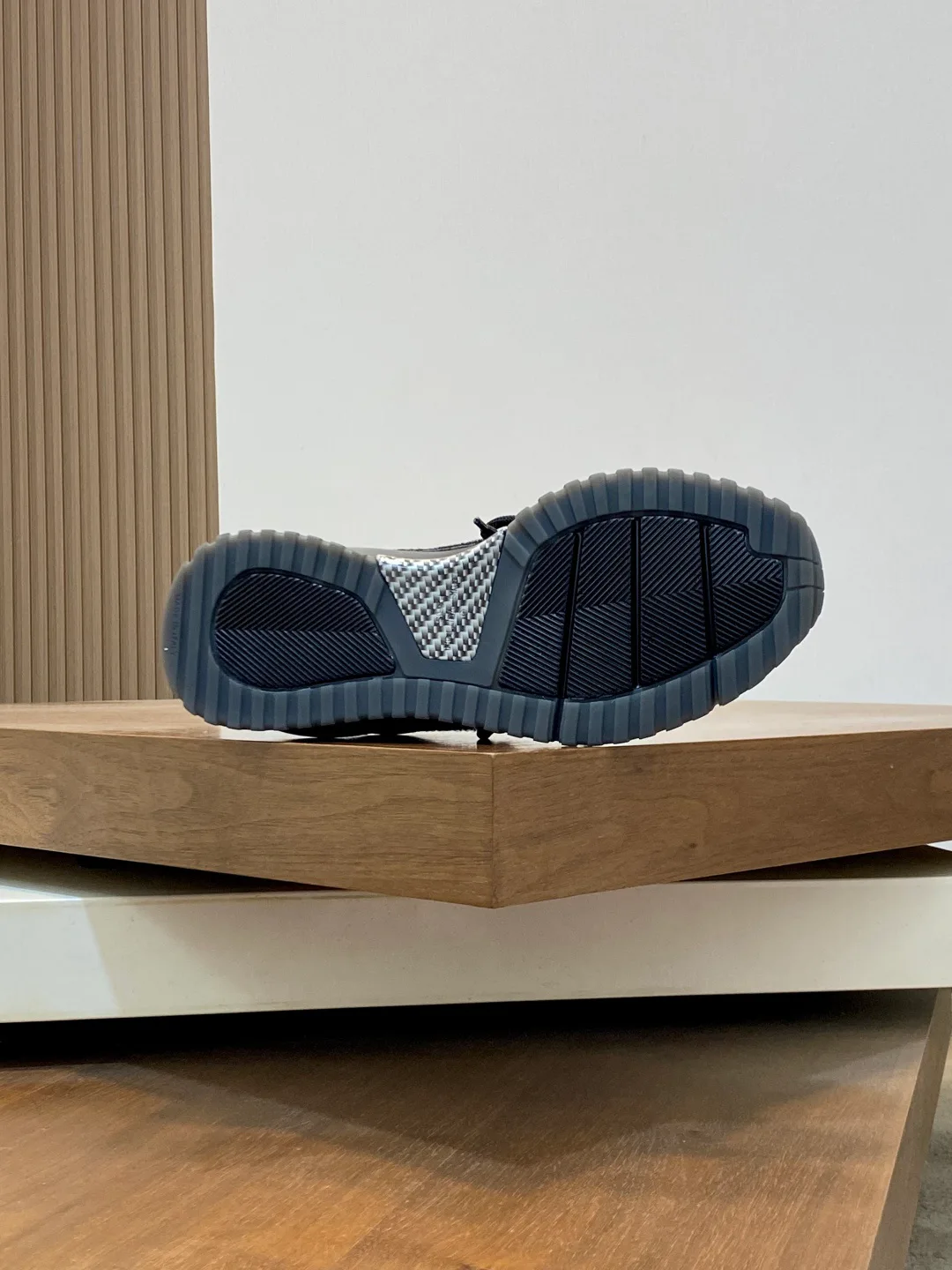 Men's Sneakers LOUIS VUITTON 18078938