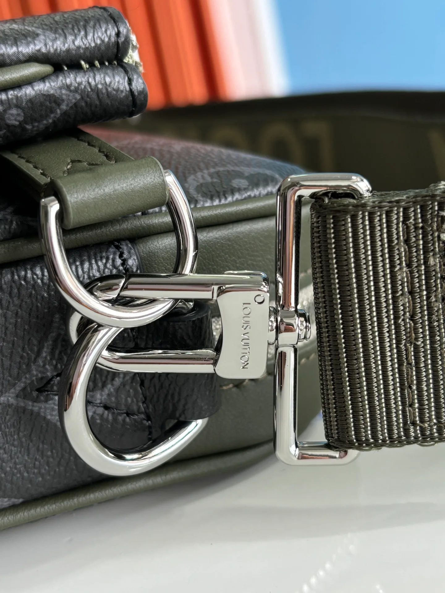 Women's Shoulder Bags LOUIS VUITTON 17522371
