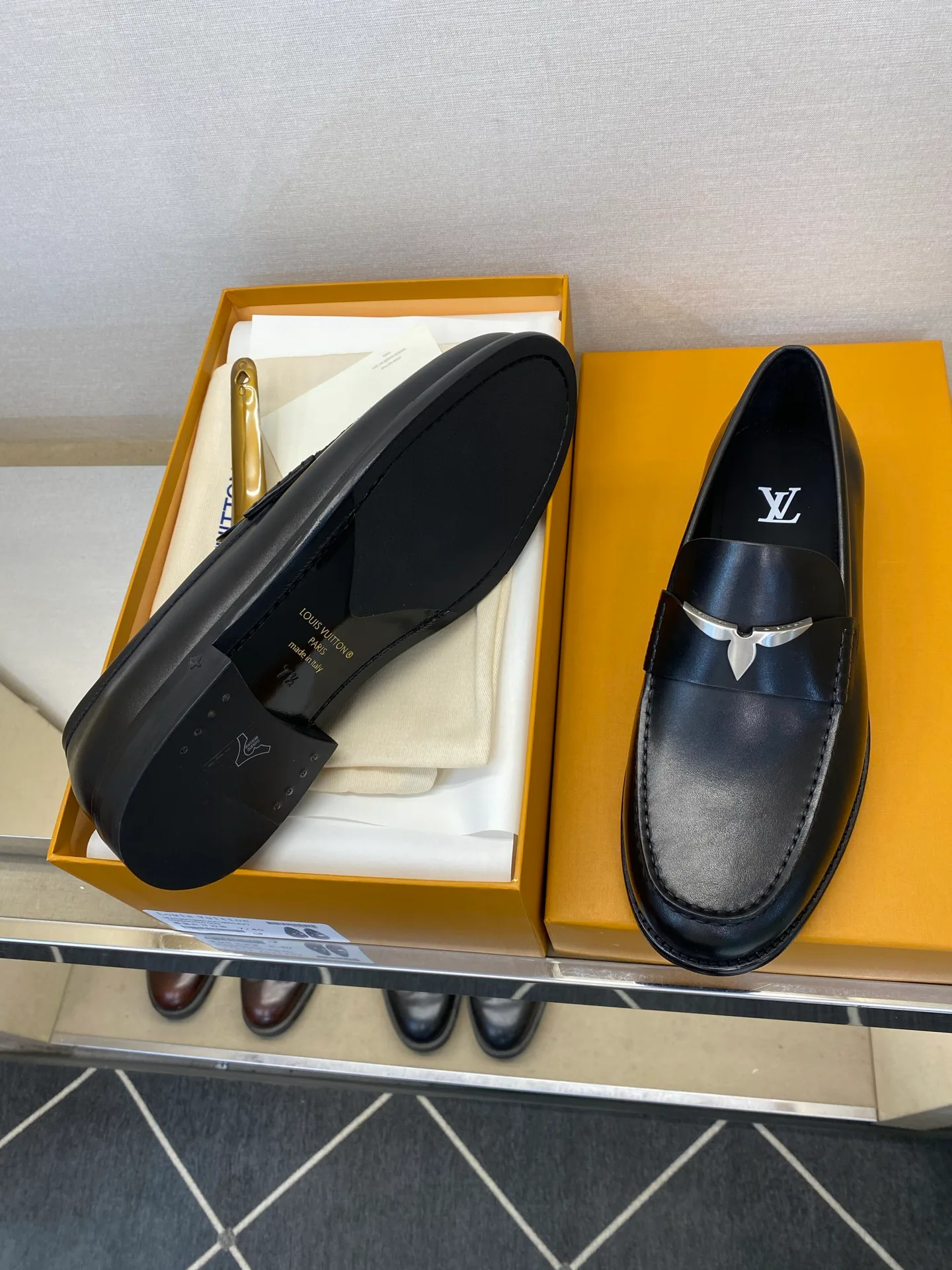 Men's Loafers And Dress Shoes LOUIS VUITTON 18079149