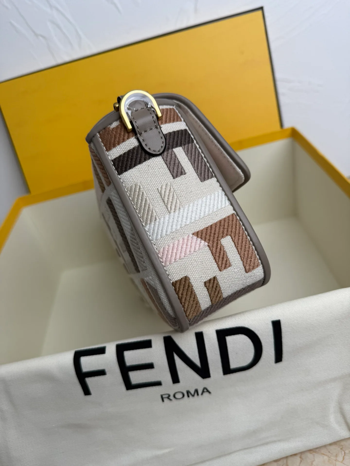 Women's Classic Handbags FENDI 17880639