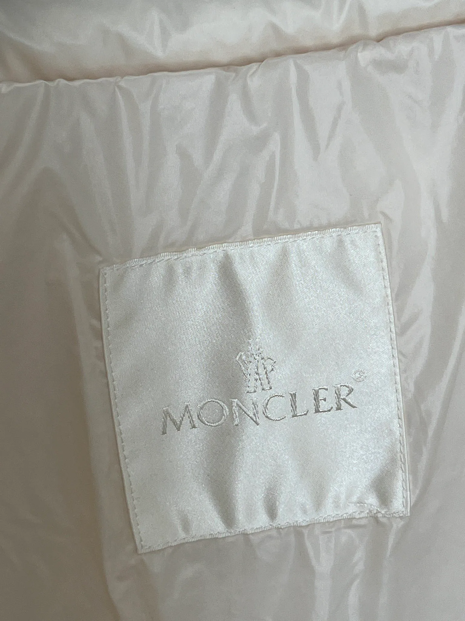 Women's Jackets And Down Jackets MONCLER 18416137