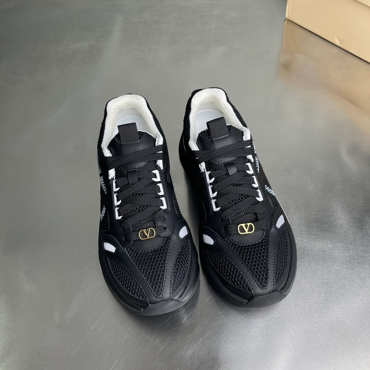 Men's Sneakers VALENTINO 16967129