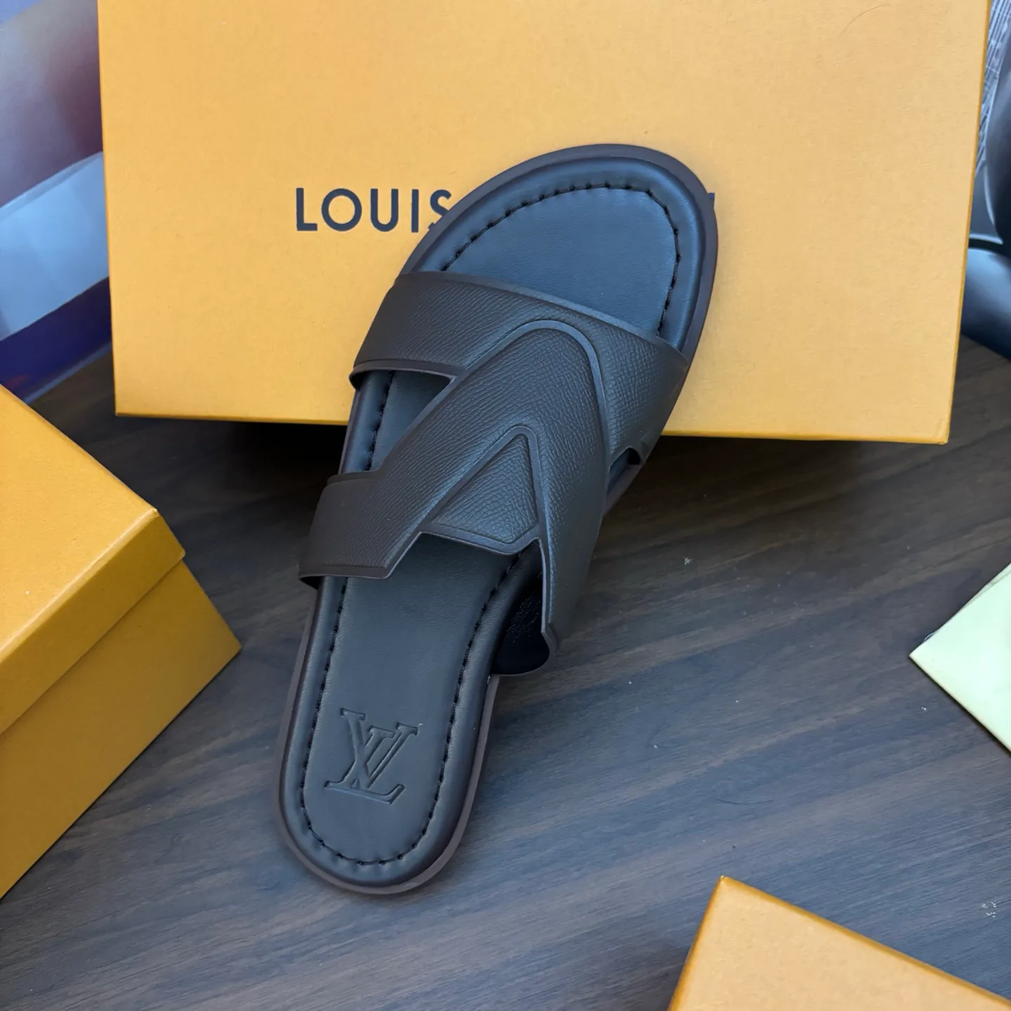 Men's Flip-Flops LOUIS VUITTON 18103223
